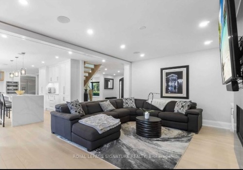 2506 Camilla Road, Mississauga, ON - Indoor Photo Showing Living Room