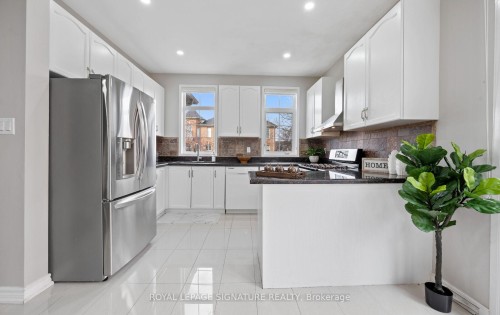 3849 Talias Crescent, Mississauga, ON - Indoor Photo Showing Kitchen