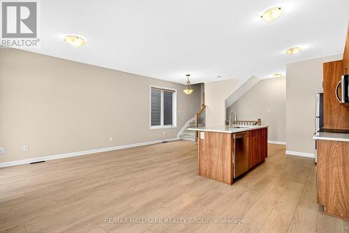 348 Raheen Court Ottawa Circuit, Ottawa, ON - Indoor Photo Showing Kitchen