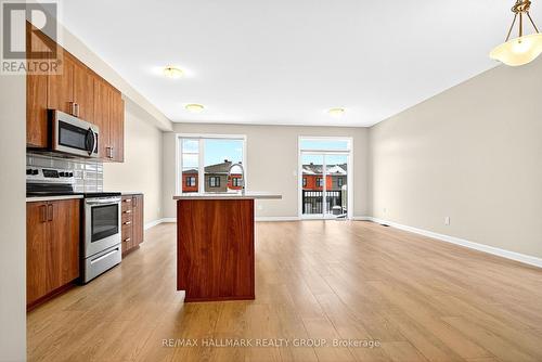 348 Raheen Court Ottawa Circuit, Ottawa, ON - Indoor Photo Showing Kitchen