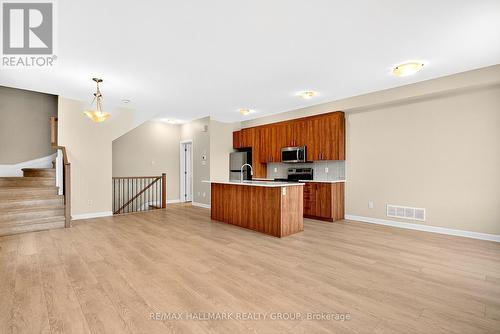 348 Raheen Court Ottawa Circuit, Ottawa, ON - Indoor Photo Showing Kitchen