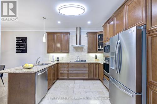 16 Fallgate Drive, Brampton, ON - Indoor Photo Showing Kitchen With Upgraded Kitchen