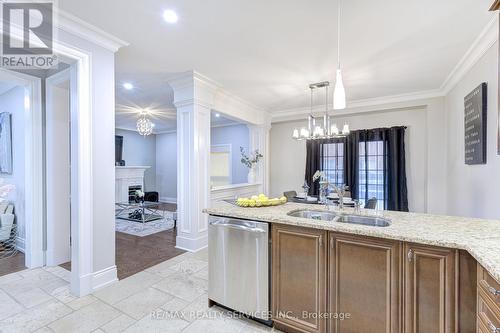 16 Fallgate Drive, Brampton, ON - Indoor Photo Showing Kitchen With Double Sink With Upgraded Kitchen