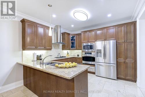 16 Fallgate Drive, Brampton, ON - Indoor Photo Showing Kitchen With Double Sink With Upgraded Kitchen