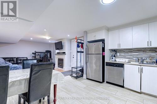 16 Fallgate Drive, Brampton, ON - Indoor Photo Showing Kitchen