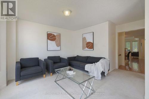 28 Norland Circle, Oshawa, ON - Indoor Photo Showing Living Room