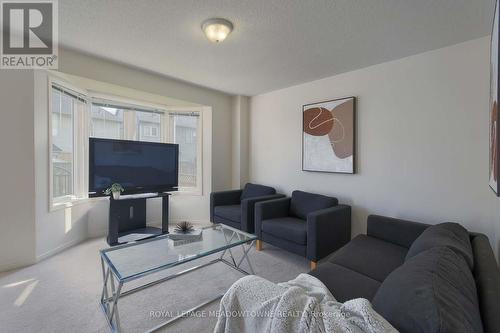 28 Norland Circle, Oshawa, ON - Indoor Photo Showing Living Room