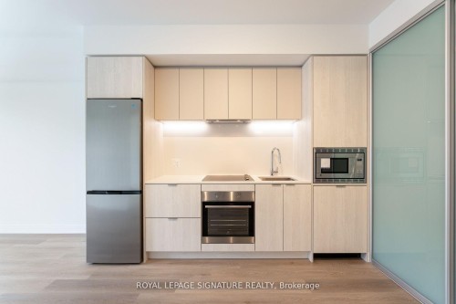 616-86 Dundas Street E, Mississauga, ON - Indoor Photo Showing Kitchen