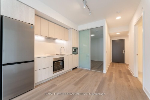 616-86 Dundas Street E, Mississauga, ON - Indoor Photo Showing Kitchen