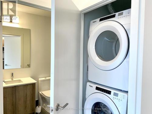 401 - 495 Logan Avenue, Toronto, ON - Indoor Photo Showing Laundry Room