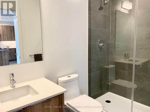 401 - 495 Logan Avenue, Toronto, ON - Indoor Photo Showing Bathroom