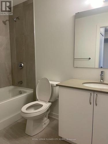 211 - 56 Lakeside Terrace, Barrie, ON - Indoor Photo Showing Bathroom