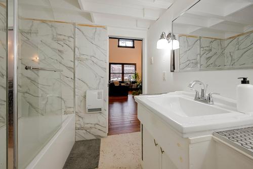 Bathroom - 340  - 342 Rue Notre-Dame, Granby, QC - Indoor Photo Showing Bathroom