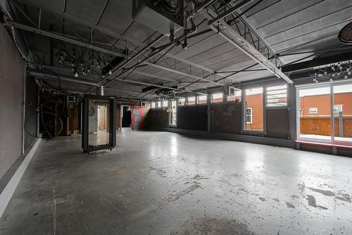 Living room - 340  - 342 Rue Notre-Dame, Granby, QC - Indoor Photo Showing Garage