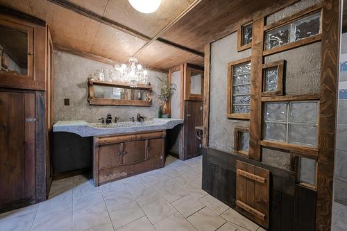 Bathroom - 340  - 342 Rue Notre-Dame, Granby, QC - Indoor Photo Showing Bathroom