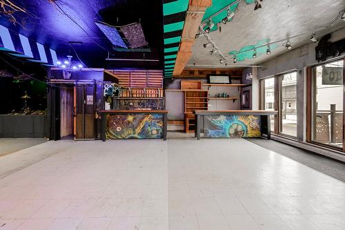 Commerce - 340  - 342 Rue Notre-Dame, Granby, QC - Indoor