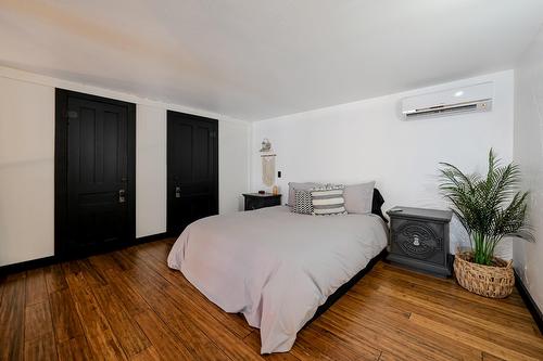 Primary bedroom - 340  - 342 Rue Notre-Dame, Granby, QC - Indoor Photo Showing Bedroom
