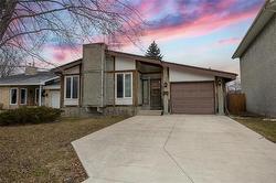 11 Upton PL  Winnipeg, MB R2N 3B1