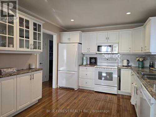16 Meadowview Road, London South (South O), ON - Indoor Photo Showing Kitchen