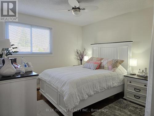 16 Meadowview Road, London South (South O), ON - Indoor Photo Showing Bedroom
