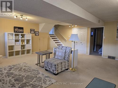 16 Meadowview Road, London South (South O), ON - Indoor