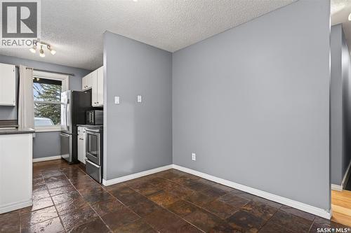 819 Gibson Court N, Regina, SK - Indoor Photo Showing Kitchen