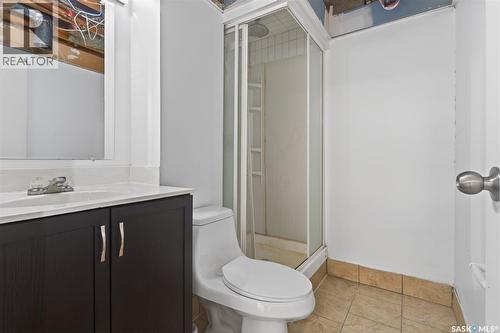 819 Gibson Court N, Regina, SK - Indoor Photo Showing Bathroom