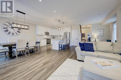50 Kenesky Drive, Hamilton, ON - Indoor Photo Showing Living Room