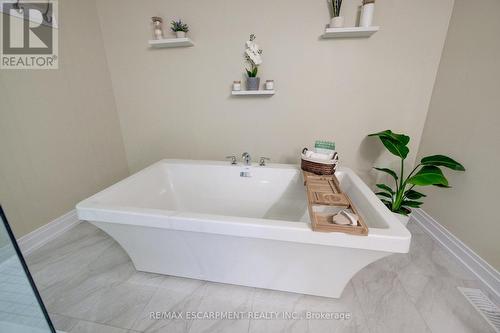 50 Kenesky Drive, Hamilton, ON - Indoor Photo Showing Bathroom