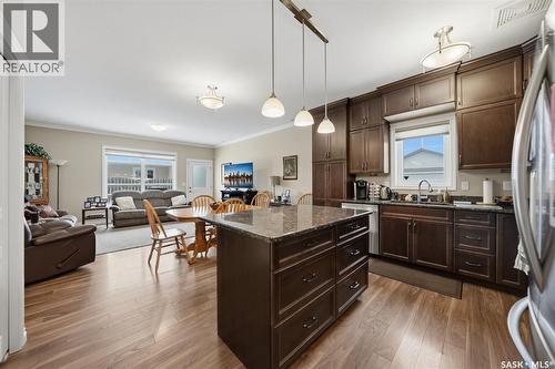 31 100 Brooklyn Lane, Warman, SK - Indoor Photo Showing Kitchen With Double Sink