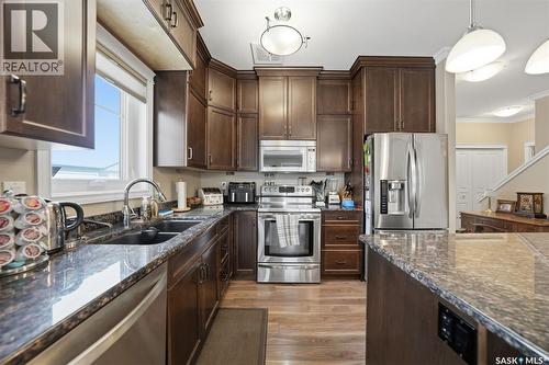 31 100 Brooklyn Lane, Warman, SK - Indoor Photo Showing Kitchen With Stainless Steel Kitchen With Double Sink With Upgraded Kitchen
