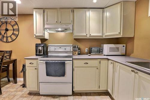 66 Sneath Crescent, Regina, SK - Indoor Photo Showing Kitchen