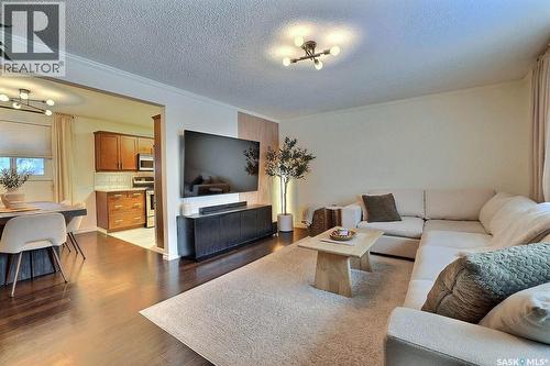 66 Sneath Crescent, Regina, SK - Indoor Photo Showing Living Room