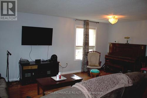 38 Dunsmore Lane, Barrie, ON - Indoor Photo Showing Living Room