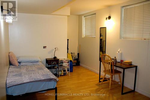 38 Dunsmore Lane, Barrie, ON - Indoor Photo Showing Bedroom