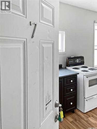 301 Cheadle Street E, Swift Current, SK - Indoor Photo Showing Kitchen