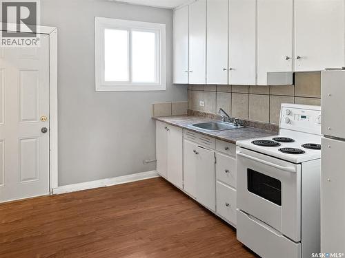301 Cheadle Street E, Swift Current, SK - Indoor Photo Showing Kitchen