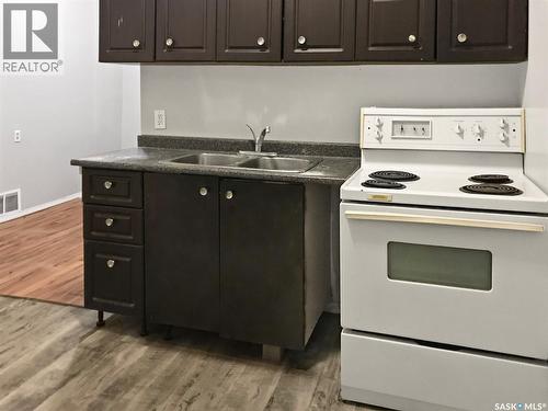 301 Cheadle Street E, Swift Current, SK - Indoor Photo Showing Kitchen With Double Sink