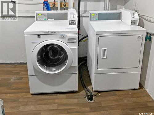 301 Cheadle Street E, Swift Current, SK - Indoor Photo Showing Laundry Room