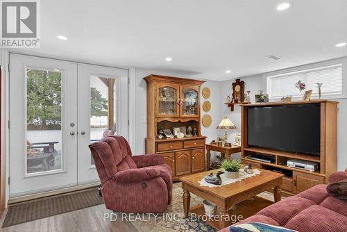 308 Cross Creek Road, Kawartha Lakes (Ops), ON - Indoor Photo Showing Living Room