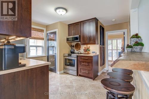 30 Clarence Street, Brampton, ON - Indoor Photo Showing Kitchen With Upgraded Kitchen