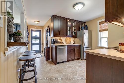 30 Clarence Street, Brampton, ON - Indoor Photo Showing Kitchen