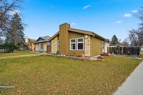 193 Beckinsale Bay  Winnipeg, MB R2N 1S6