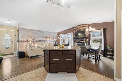 193 Beckinsale Bay, Winnipeg, MB - Indoor