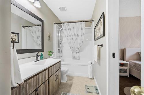 193 Beckinsale Bay, Winnipeg, MB - Indoor Photo Showing Bathroom