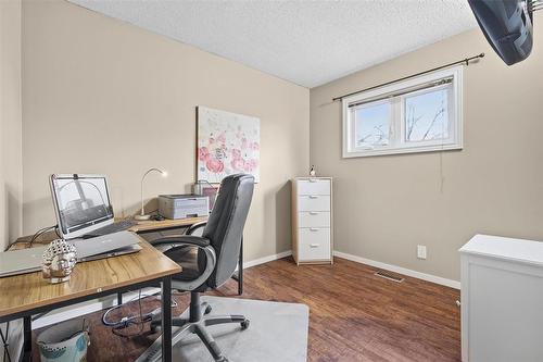 193 Beckinsale Bay, Winnipeg, MB - Indoor Photo Showing Office