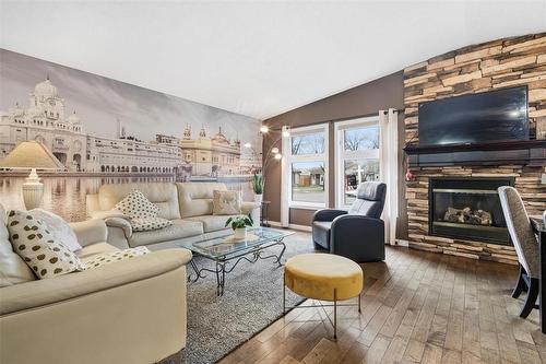 193 Beckinsale Bay, Winnipeg, MB - Indoor Photo Showing Living Room With Fireplace