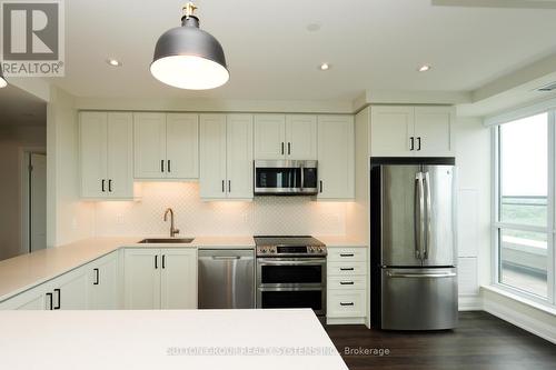 1801 - 15 Lynch Street, Brampton, ON - Indoor Photo Showing Kitchen With Upgraded Kitchen