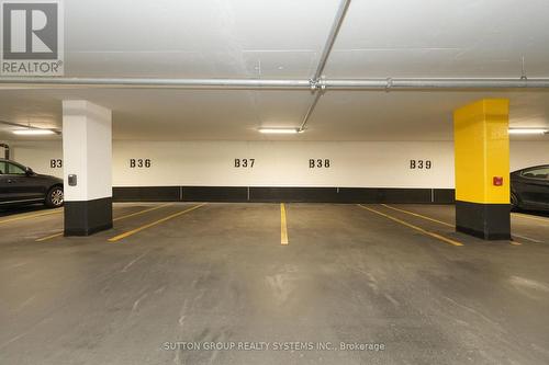1801 - 15 Lynch Street, Brampton, ON - Indoor Photo Showing Garage