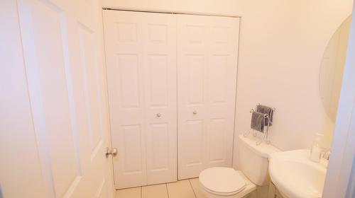 Powder room - 2299 Rue De La Salamandre, Sainte-Marthe-Sur-Le-Lac, QC - Indoor Photo Showing Bathroom